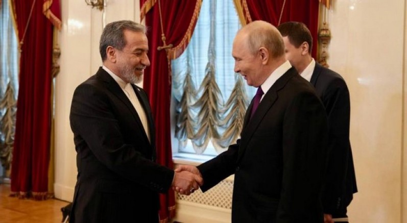 İran halkı cesurca ve kahramanca mücadele ediyor