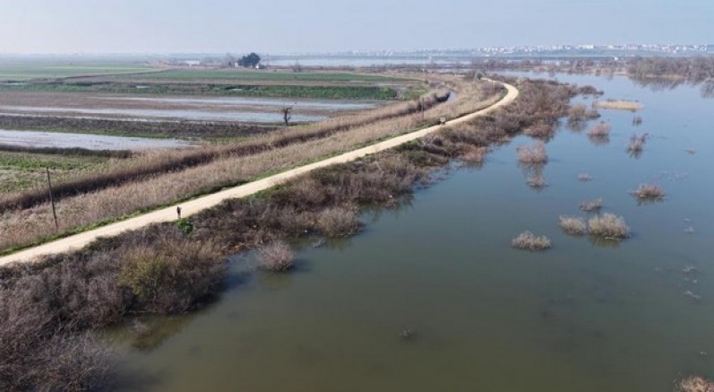 Karacabey çiftçisi suların çekilmesini bekliyor