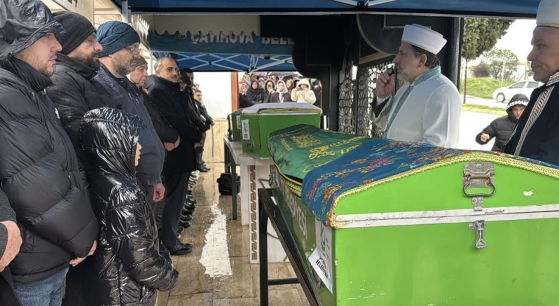 Kazada ölen aynı aileden 4 kişi Kocaeli'de toprağa verildi