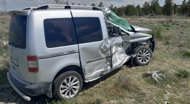 Konya tır ile hafif ticari araç çarpıştı: 1 ölü