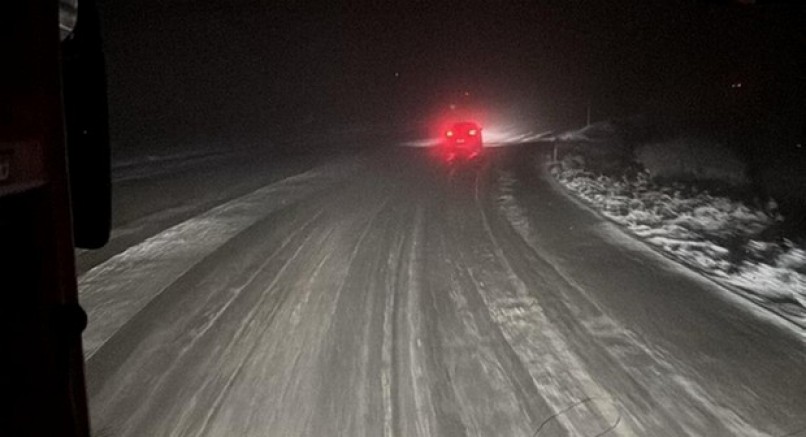 Kop Geçidi’nde tipi ve fırtına etkili