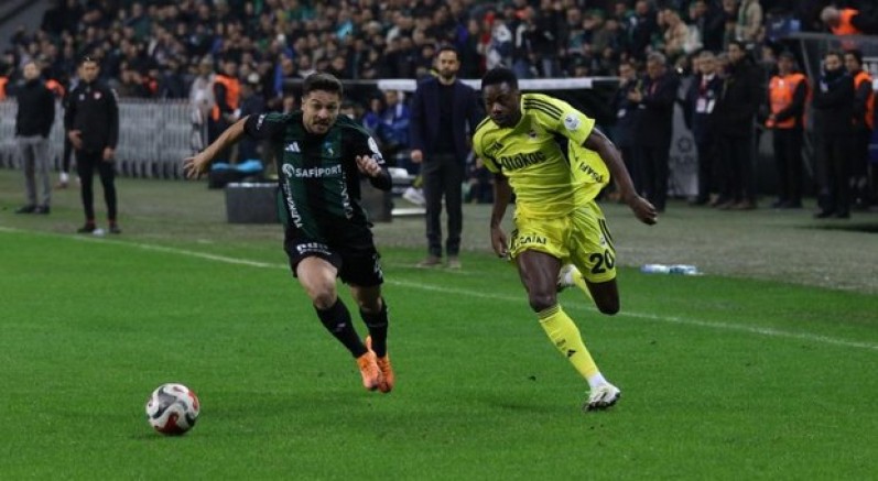 Körfez'de ilk yarıyı Fenerbahçe önde kapattı