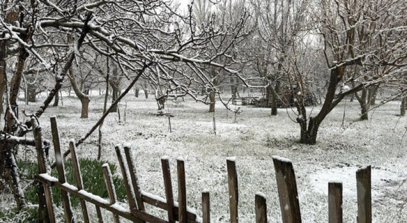 Lapa lapa yağan kar ilçeyi beyaza bürüdü
