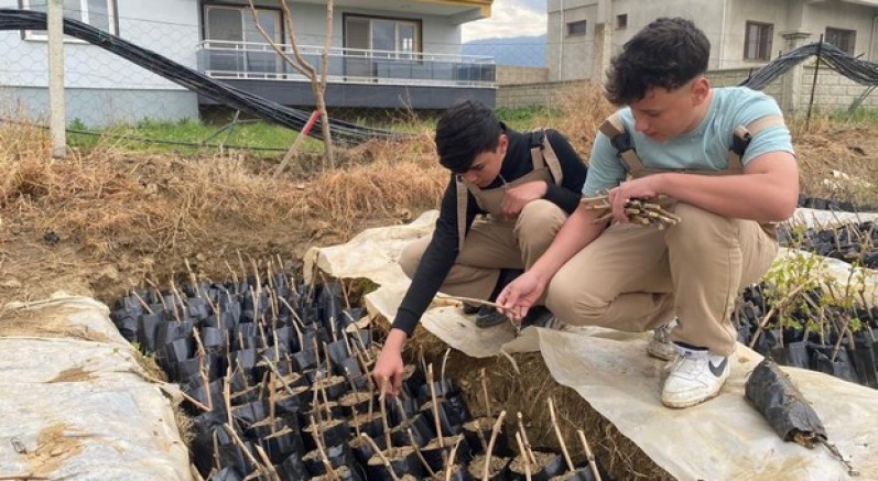 Liselilerden bölge tarımına büyük katkı