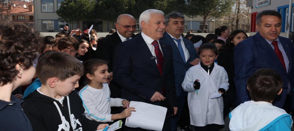 Arkadaşlarına söz verdi, Başkan Bozbey’i sınıfa getirdi