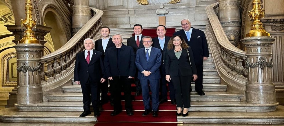 Başkan Bozbey Avrupa'da tarihi kent modelini inceledi