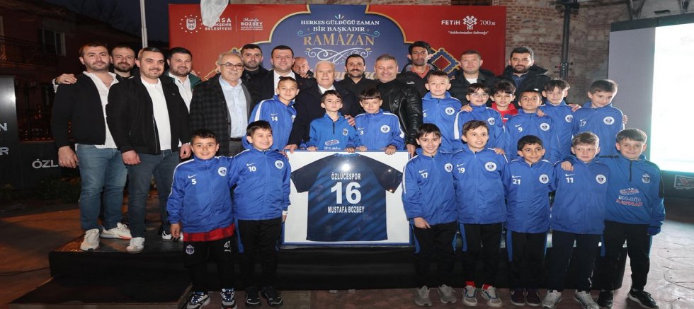 Başkan Bozbey komşularıyla iftar yaptı