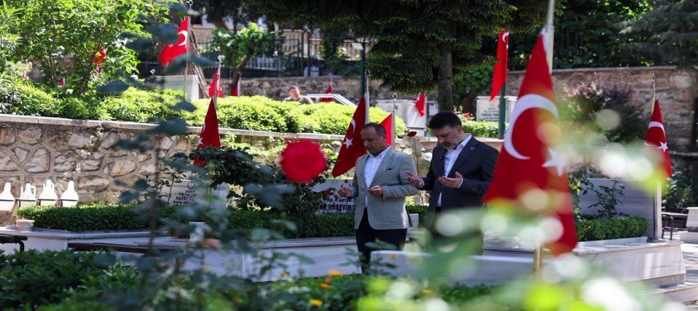 Başkan Vekili Şahin Biba’dan şehitlik ve esnaf ziyareti