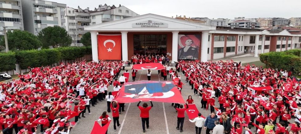 Bin yürek, bin bayrak