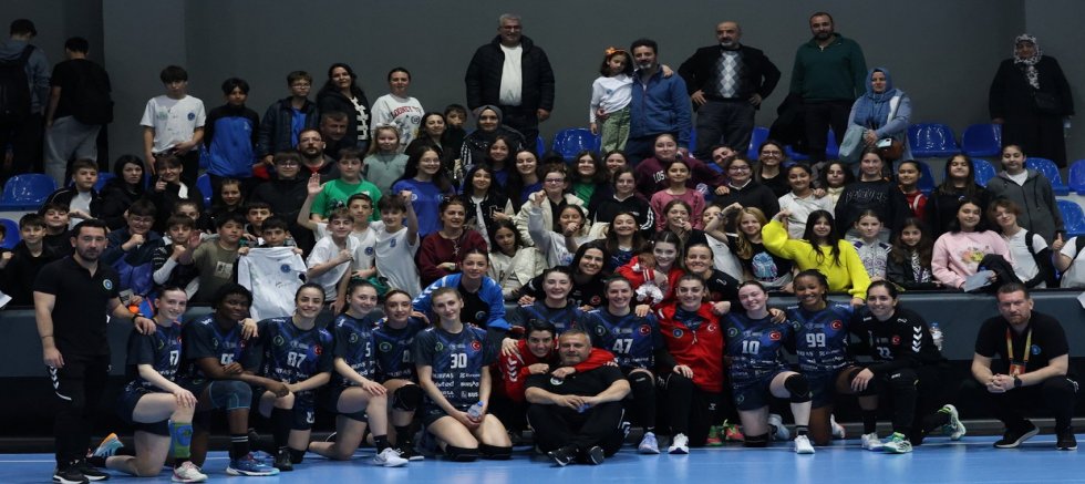 Bursa Büyükşehir Belediyespor Üsküdar'ı geçti