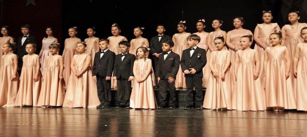 Bursa'da çocukların sesi senfoniyle yükseldi