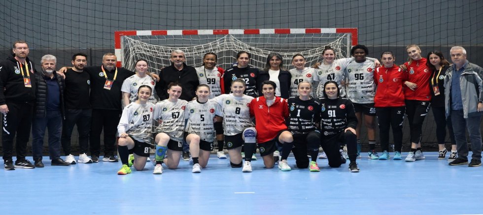 Büyükşehir Belediyespor şampiyonluğa koşuyor