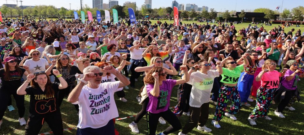 'Dünya Dans Günü'nü zumba yaparak kutladılar