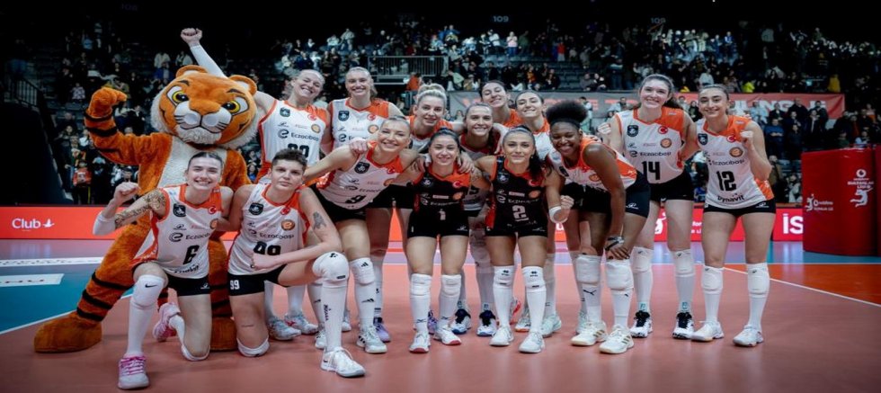 Eczacıbaşı Dynavit-THY: 3-0