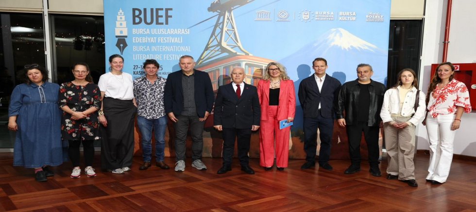 Edebiyat şöleni başladı