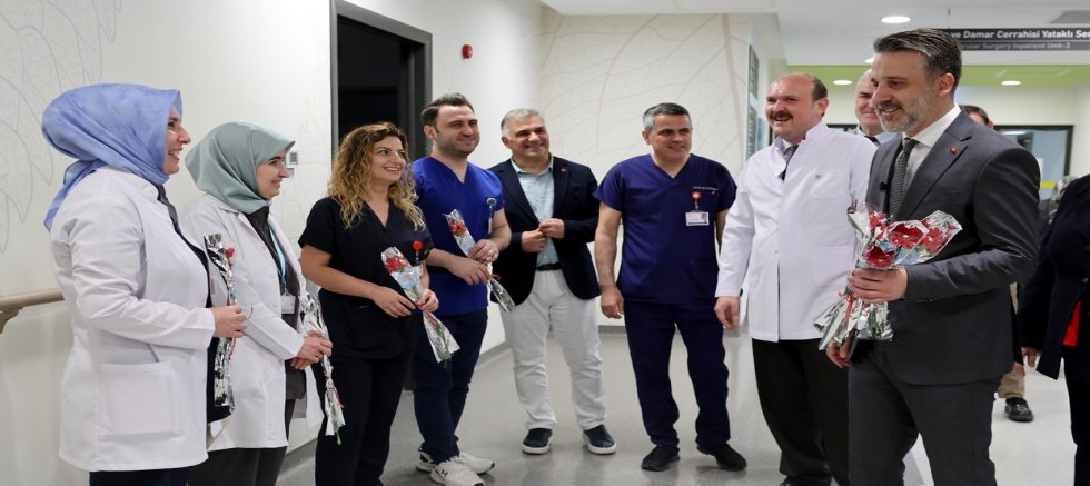 Hemşireler Günü'nde sağlık emekçilerine anlamlı ziyaret