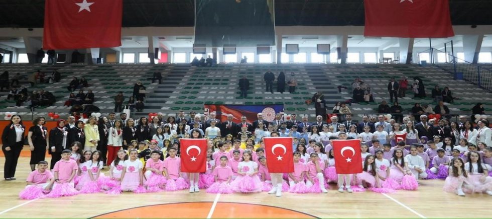 İnegöl'de 23 Nisan coşkuyla kutlandı