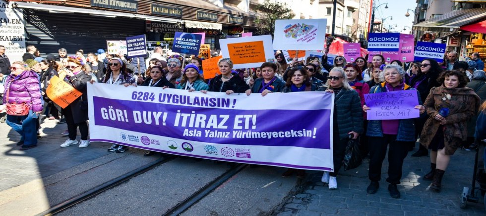 Kadınlar 8 Mart'ta eşitlik ve dayanışma için yürüdü