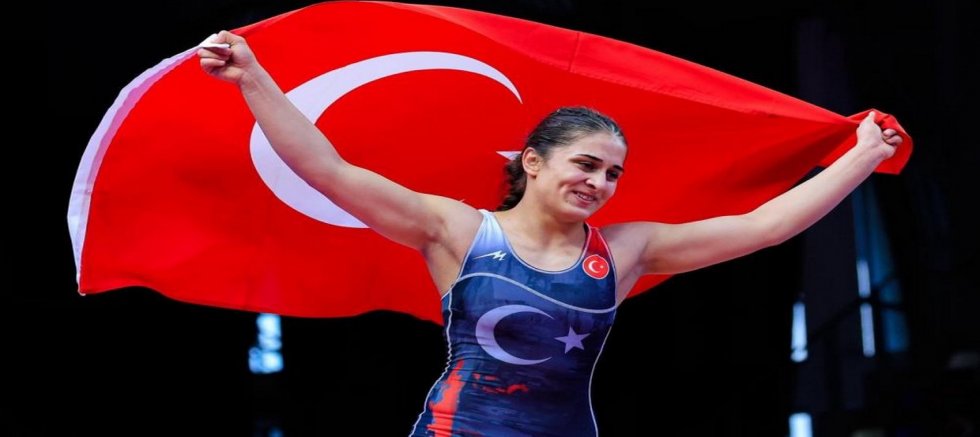 Özdenur Özmer'den altın madalya