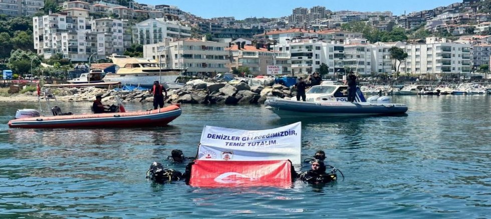 Polis bu kez mavi vatan için temizlik operasyonu yaptı