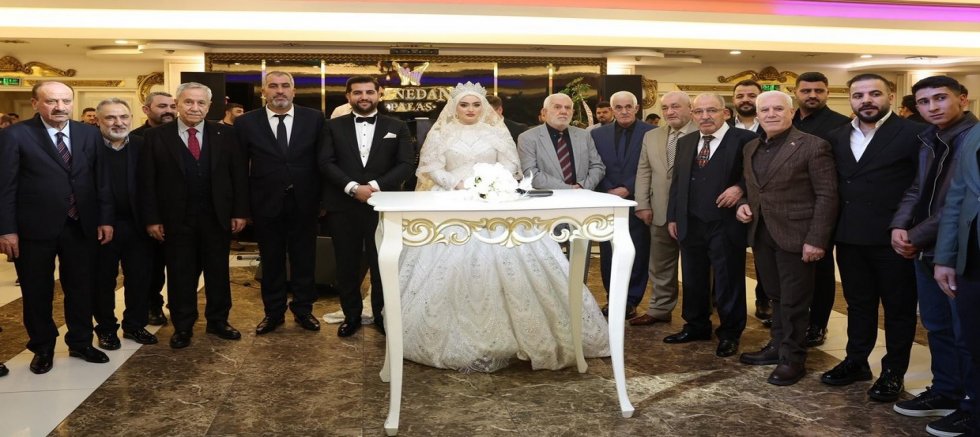 Protokolü buluşturan düğün