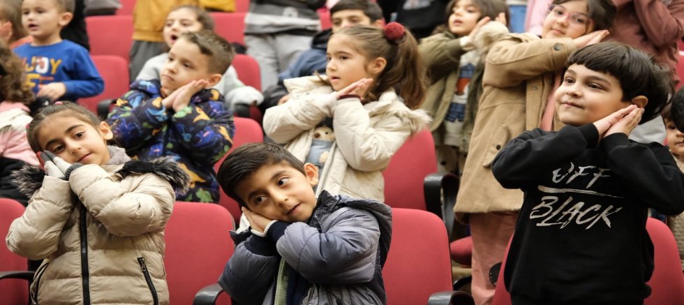 Yıldırımlı çocuklara ücretsiz tiyatro