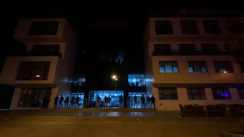 Marmaris Belediyesi'ne gece yarısı polis baskını