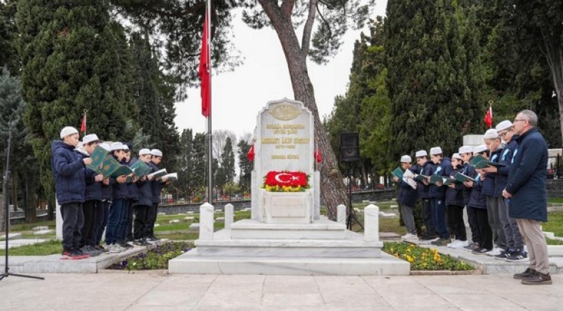 Milli şair Mehmet Akif Ersoy, kabri başında anıldı