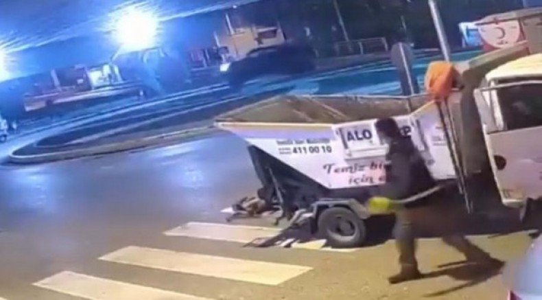 Motosiklet pikaba çarptı: 2 ağır yaralı
