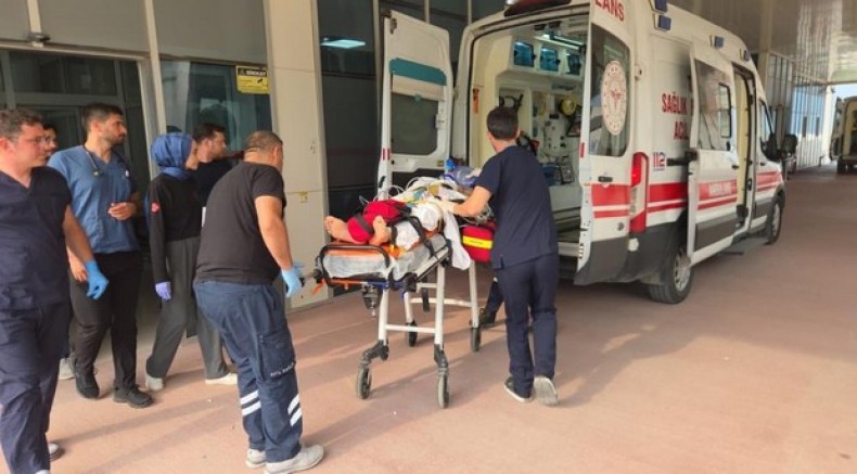 Motosiklet virajda savruldu sürücü ağır yaralı