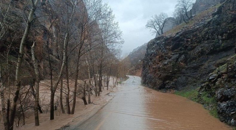 Munzur Nehri taştı