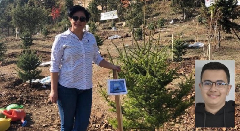 Oğlunun mezarı başında hayatını kaybetti