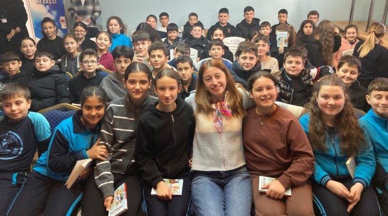 Öğrenciler yazar Melis Sena Yılmaz ile buluştu