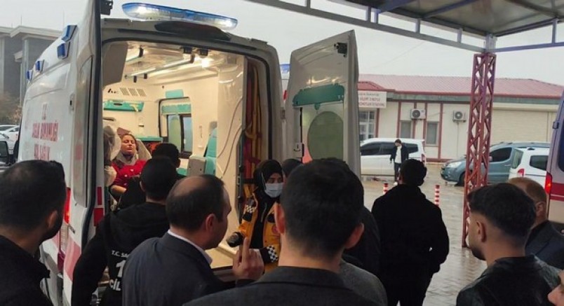 Okul servisi şarampole devrildi: 5 yaralı