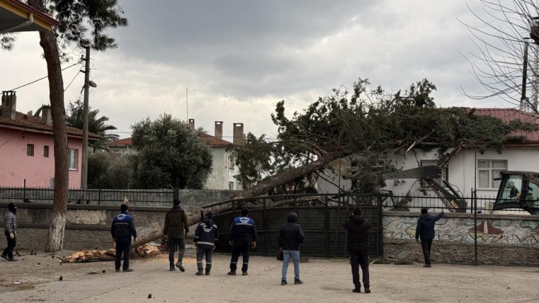 Okulların tatil olması faciayı önledi