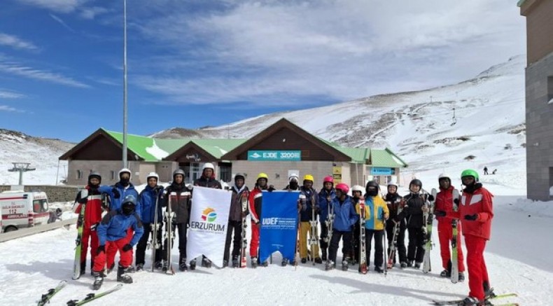 Onlarca ülkeden öğrenci kayakla tanıştı