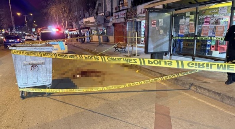 Otobüs beklerken vuruldu