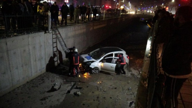 Otomobil sulama kanalına düştü: 1 yaralı