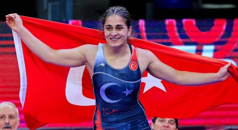 Özdenur Özmer'den altın madalya