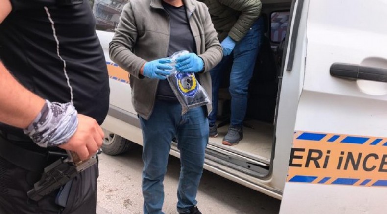 Polisten kaçtı, üzerinden ruhsatsız tabanca çıktı