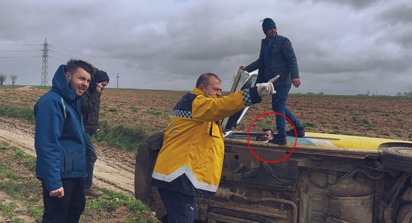 PTT kargo aracı devrildi: 1 yaralı