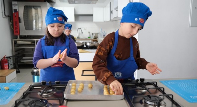 Ramazan tatlıları minik şeflerden