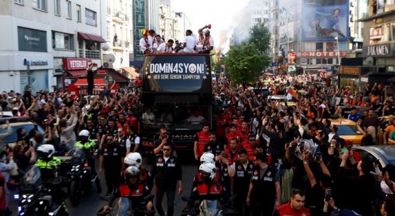 Şampiyon Galatasaray şehir turunda