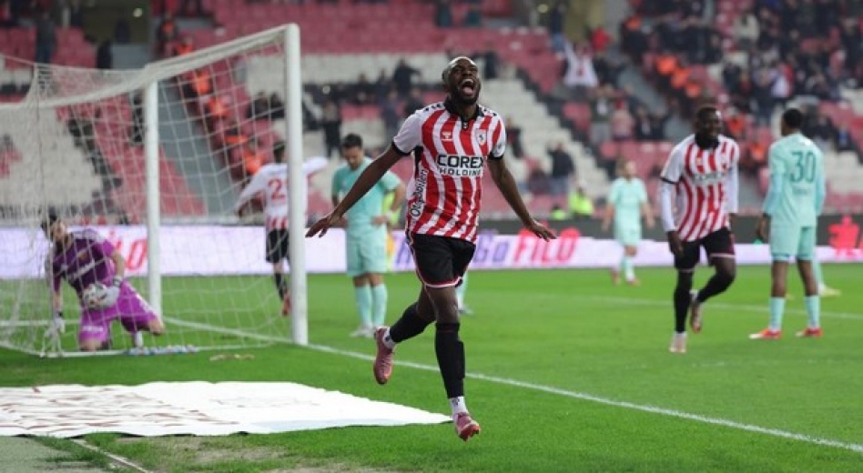 Samsunspor zorlu maçtan 3 puan çıkardı: 2-1