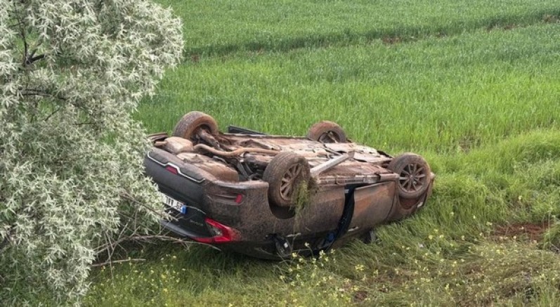 Şarampole devrilen otomobildeki 4 kişi yaralandı