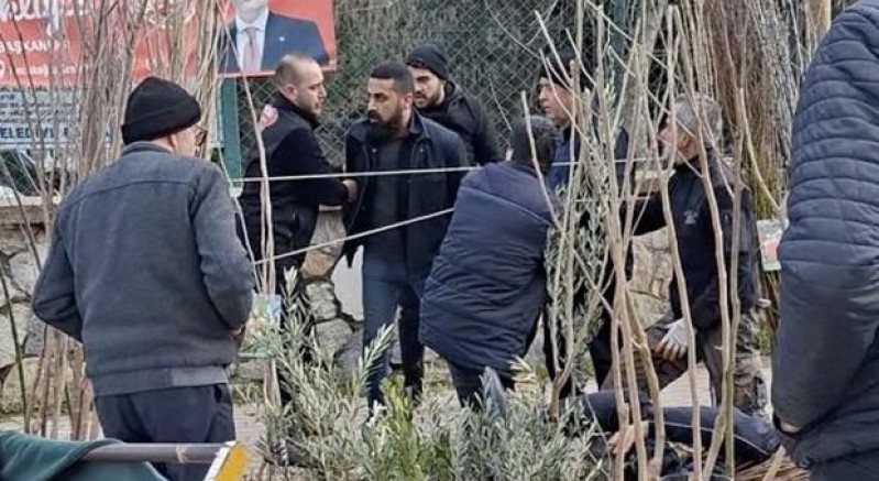 Seyyar satıcılardan zabıtaya bıçaklı saldırı