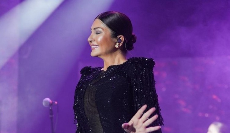 Sibel Can yine zirvede