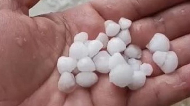 Silivri'de dolu yağışı etkili oldu