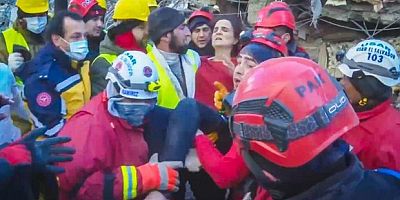 1 kadın ve 1 çocuk enkazdan sağ çıkarıldı