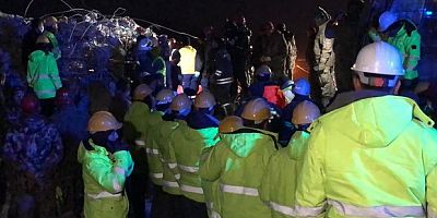 159 saat sonra sağ çıkartıldı